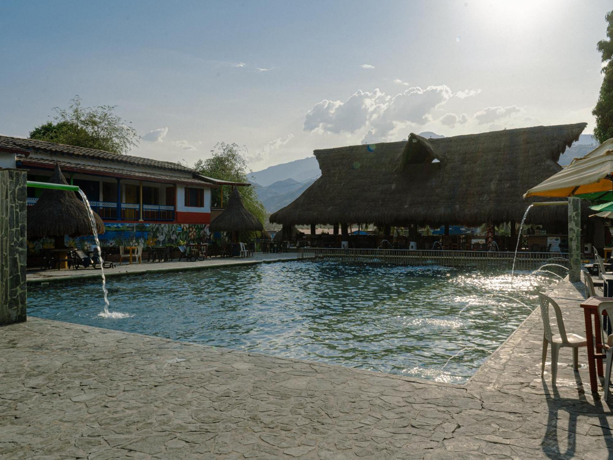 Hotel Acuarela Del Rio Santa Fe de Antioquia Exterior foto