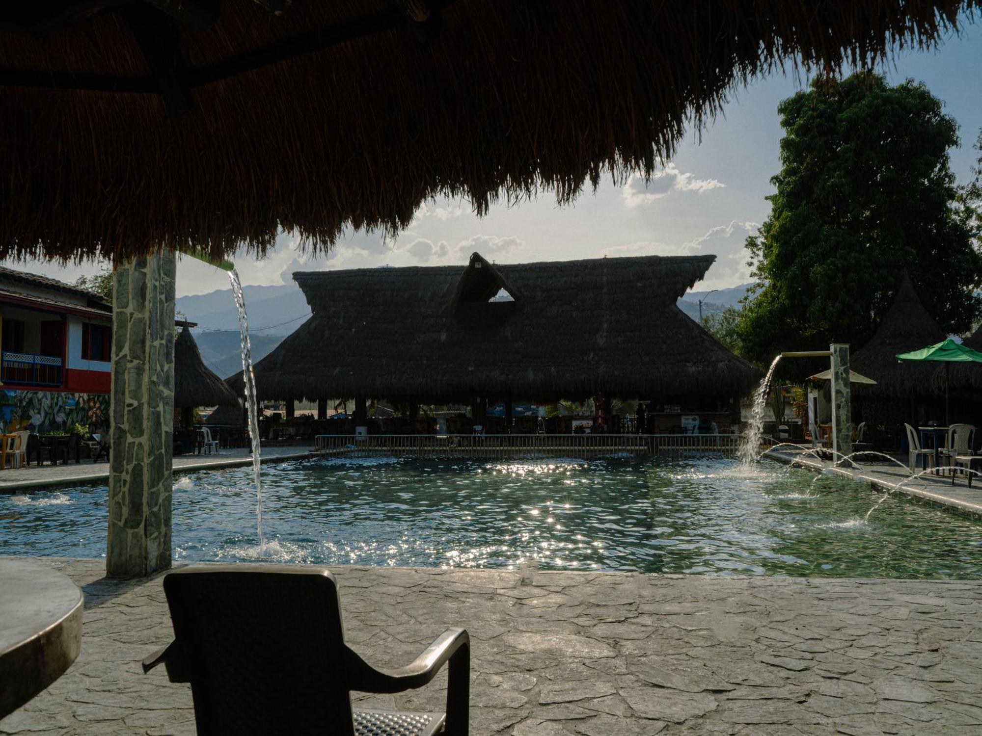 Hotel Acuarela Del Rio Santa Fe de Antioquia Exterior foto